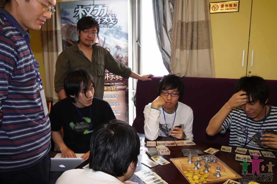 edwin正在做比赛记录.JPG edwin正在做比赛记录.JPG