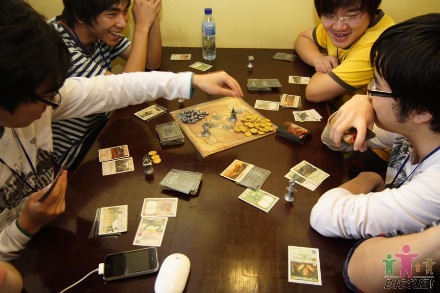 选手们正在欢乐的外交.JPG 选手们正在欢乐的外交.JPG